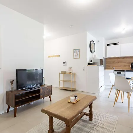 T2 Avec Terrasse, Climatisation Et Parking - Saint-lary - Fr-1-296-524 * Sailhan