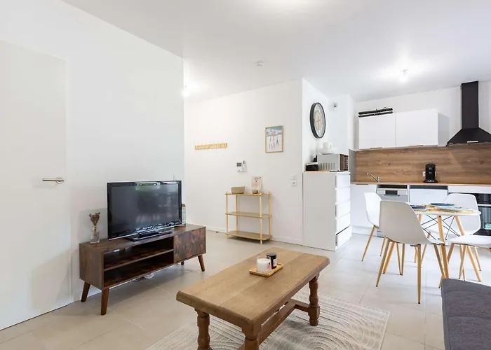 T2 Avec Terrasse, Climatisation Et Parking - Saint-lary - Fr-1-296-524 * サン・ラリー・スラン