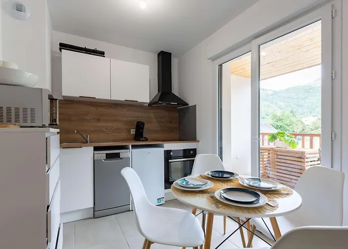 T2 Avec Terrasse, Climatisation Et Parking - Saint-lary - Fr-1-296-524 * サン・ラリー・スラン